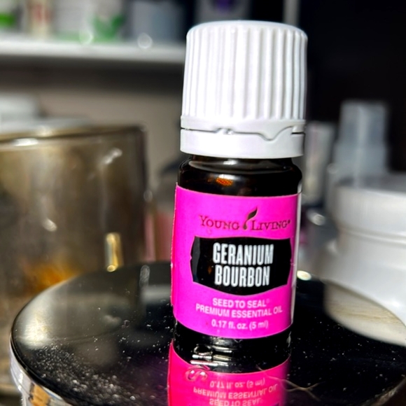 Young Living Essential Oil Geranium Bourbon 5ml NWT - Picture 4 of 8